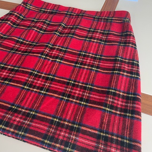 J Crew Red Plaid Mini Skirt Size 8 Lined Wool Blend - Picture 2 of 6